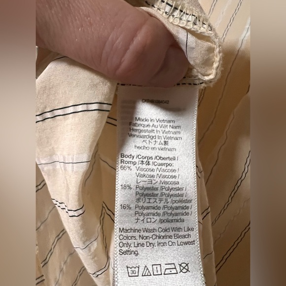 Madewell relaxed button down - Picture 8 of 8